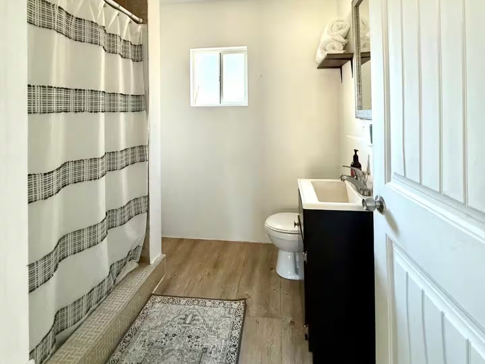 Dakota bathroom